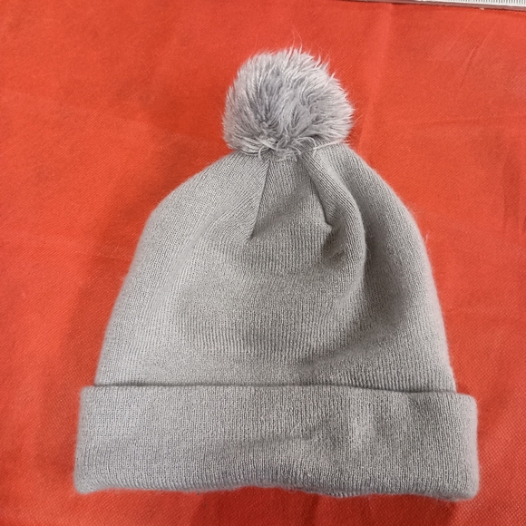 New Era Light Gray Knit Beanie - Picture 2 of 8